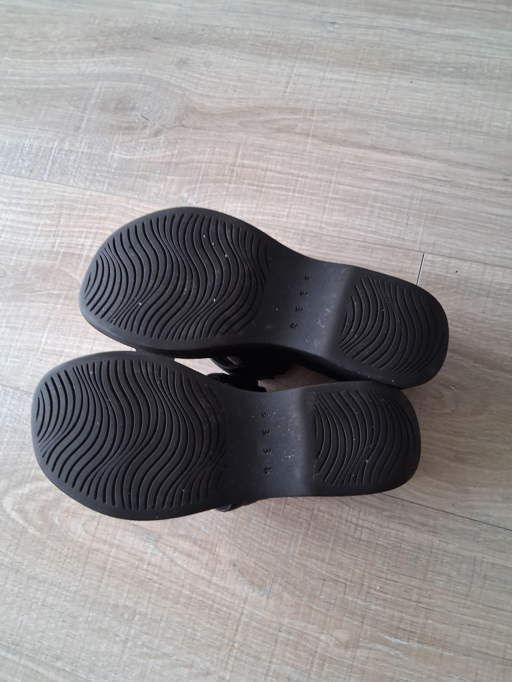 Reef Lofty Lux Hi Black Platform Slide Sandals - Picture 7 of 8